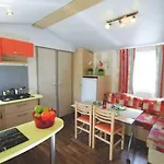 Zecamping Anime Piscine Couverte Club Enfant Animations Dog Friendly مكان تخييم 4*